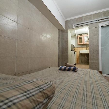 Private Flat For 2 Or 3 With Back Yard Near Exarhia Square And Archaelogical Museum Leilighet Athen Eksteriør bilde
